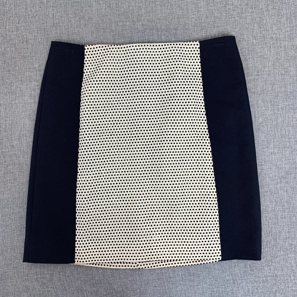 Ann Taylor Black Ivory Skirt Zipper Closure‎ Size 4 Cotton Polyester